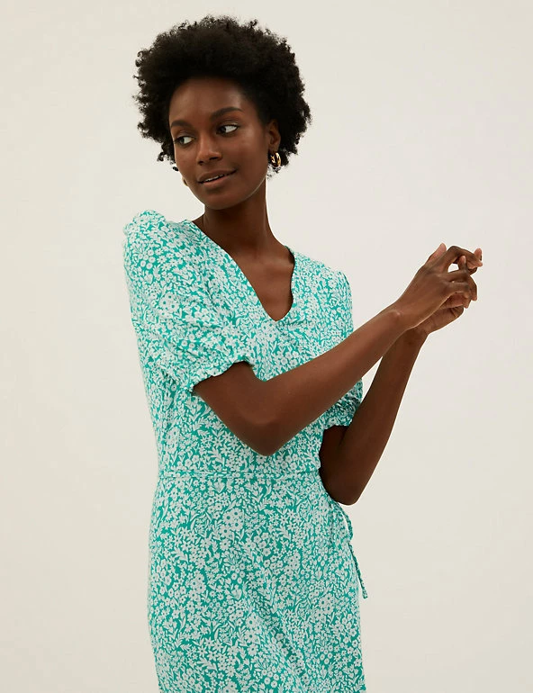 Top 10 🌟 M&S Collection 👗 Dresses Jersey Floral V-Neck Midi Tea 👗 Dress 🥰 3 Top 10 🌟 M&S Collection 👗 Dresses Jersey Floral V-Neck Midi Tea 👗 Dress 🥰 - Image 3