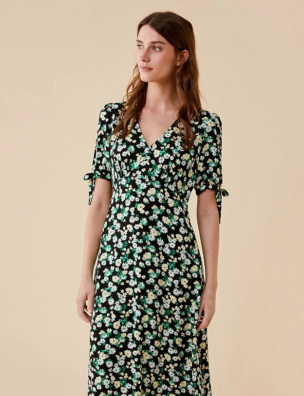 Coupon 👏 Finery London 👗 Dresses Floral V-Neck Midi Tea 👗 Dress 🤩 3 Coupon 👏 Finery London 👗 Dresses Floral V-Neck Midi Tea 👗 Dress 🤩 - Image 3